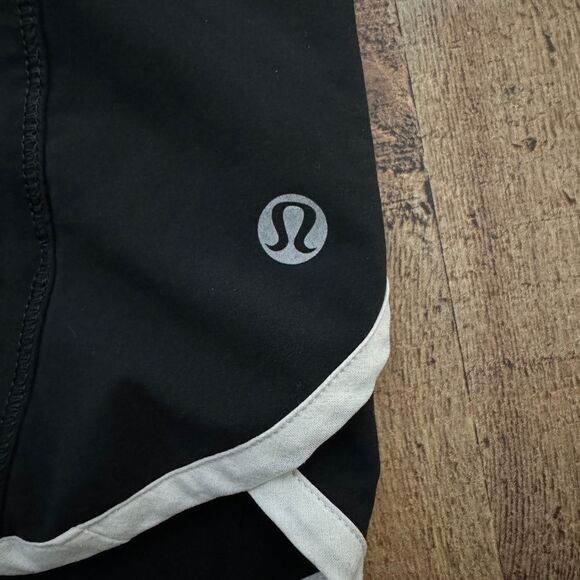 LULULEMON TURBO RUN SHORTS STRETCH BLACK/WHITE/SEASIDE DOT WHITE SIZE 4 - Picture 7 of 12